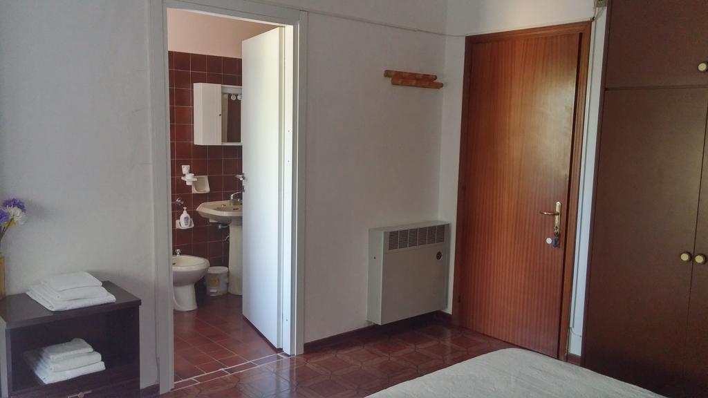 بيرودجا Accogliente E Ospitale B&B الغرفة الصورة